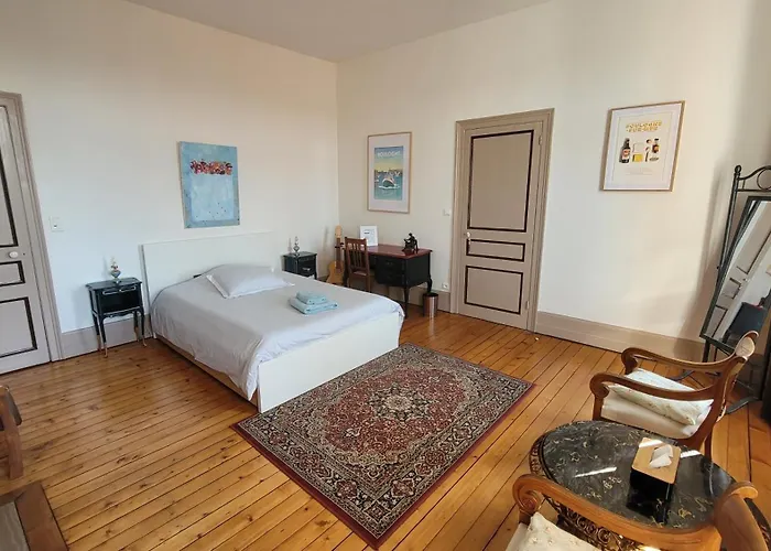 Couette-café La Belle Boulonnaise 3*